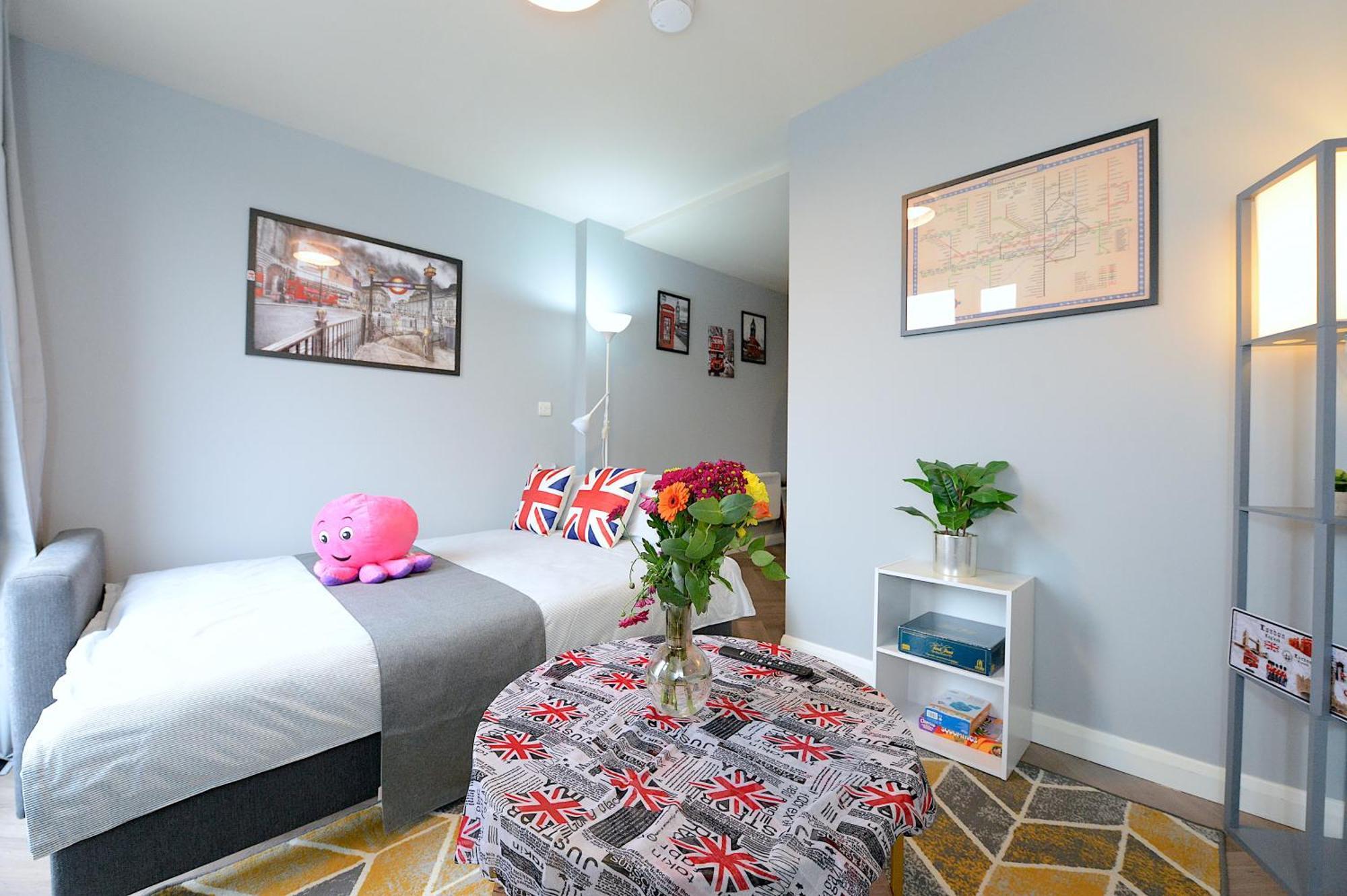 ロンドン2 Bed Terraced Flat Piccadilly Lineアパートメント エクステリア 写真