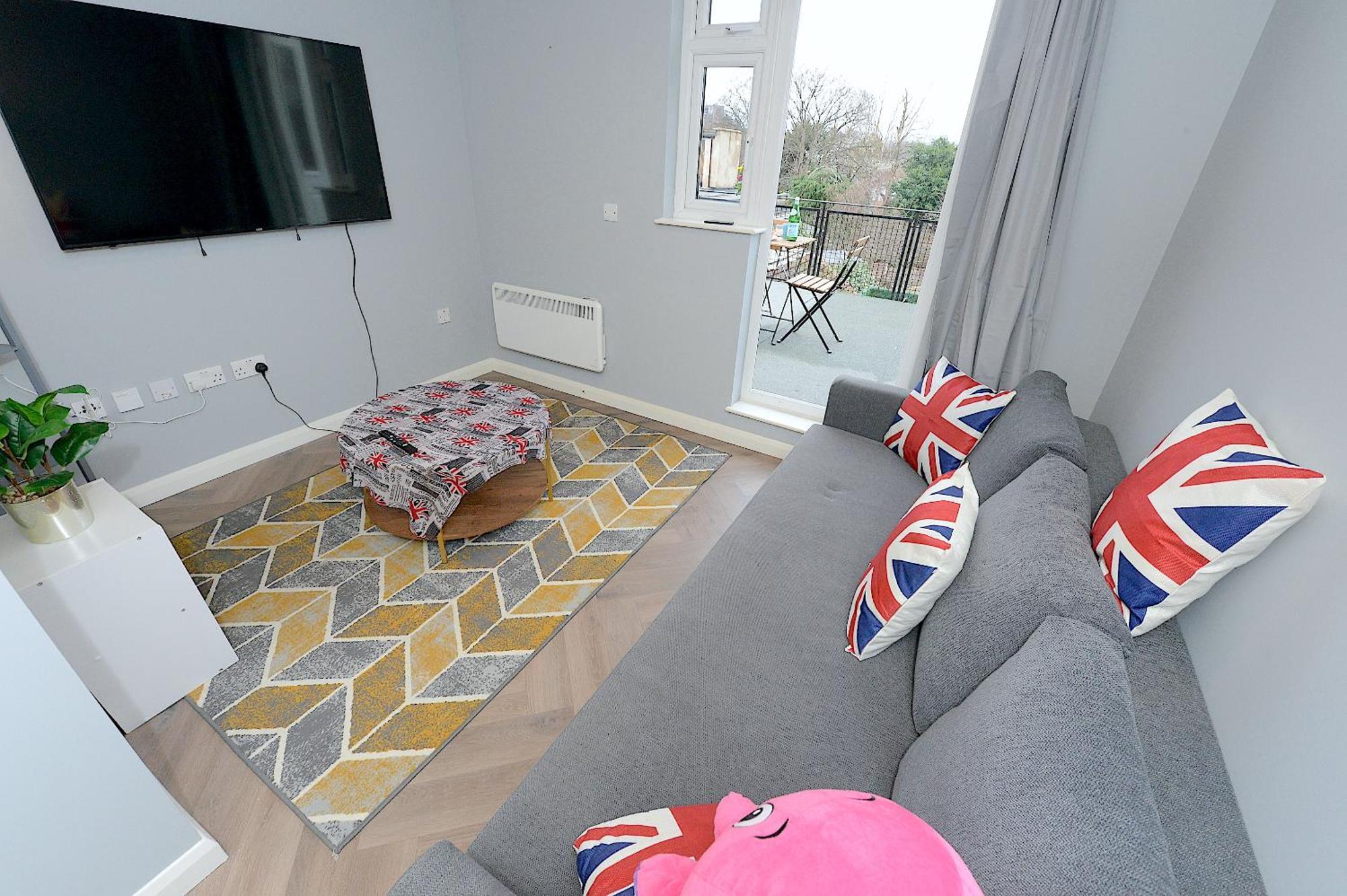 ロンドン2 Bed Terraced Flat Piccadilly Lineアパートメント エクステリア 写真