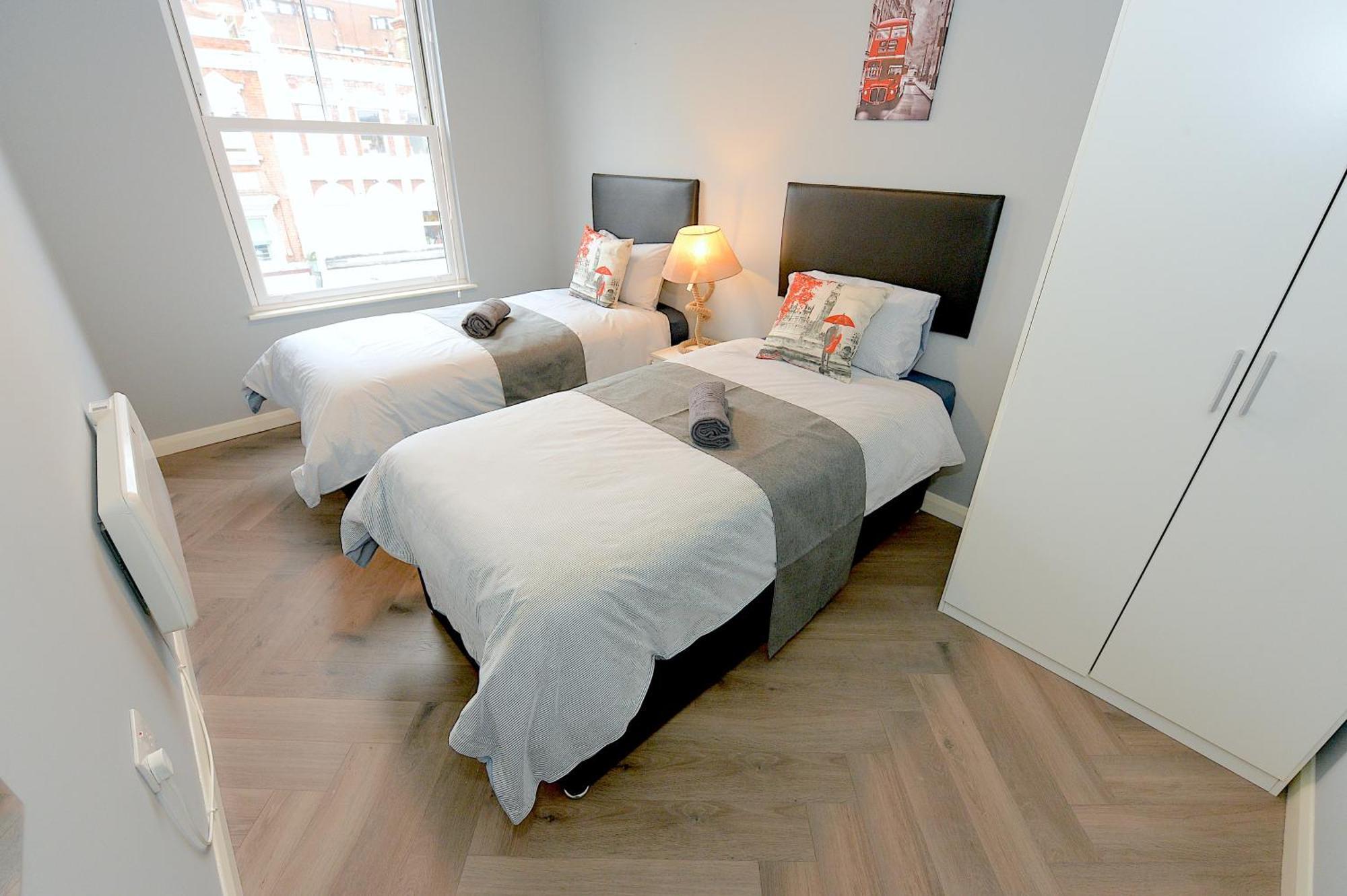 ロンドン2 Bed Terraced Flat Piccadilly Lineアパートメント エクステリア 写真