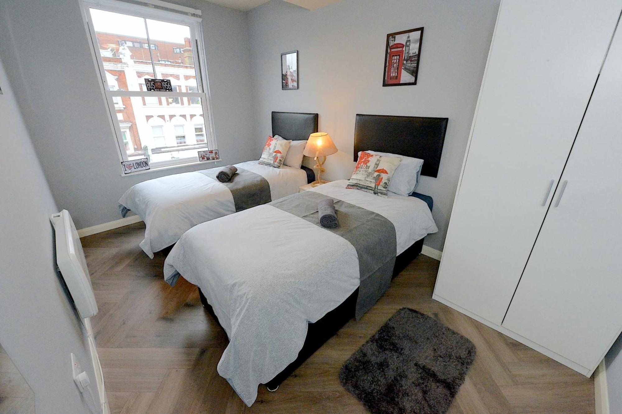ロンドン2 Bed Terraced Flat Piccadilly Lineアパートメント エクステリア 写真