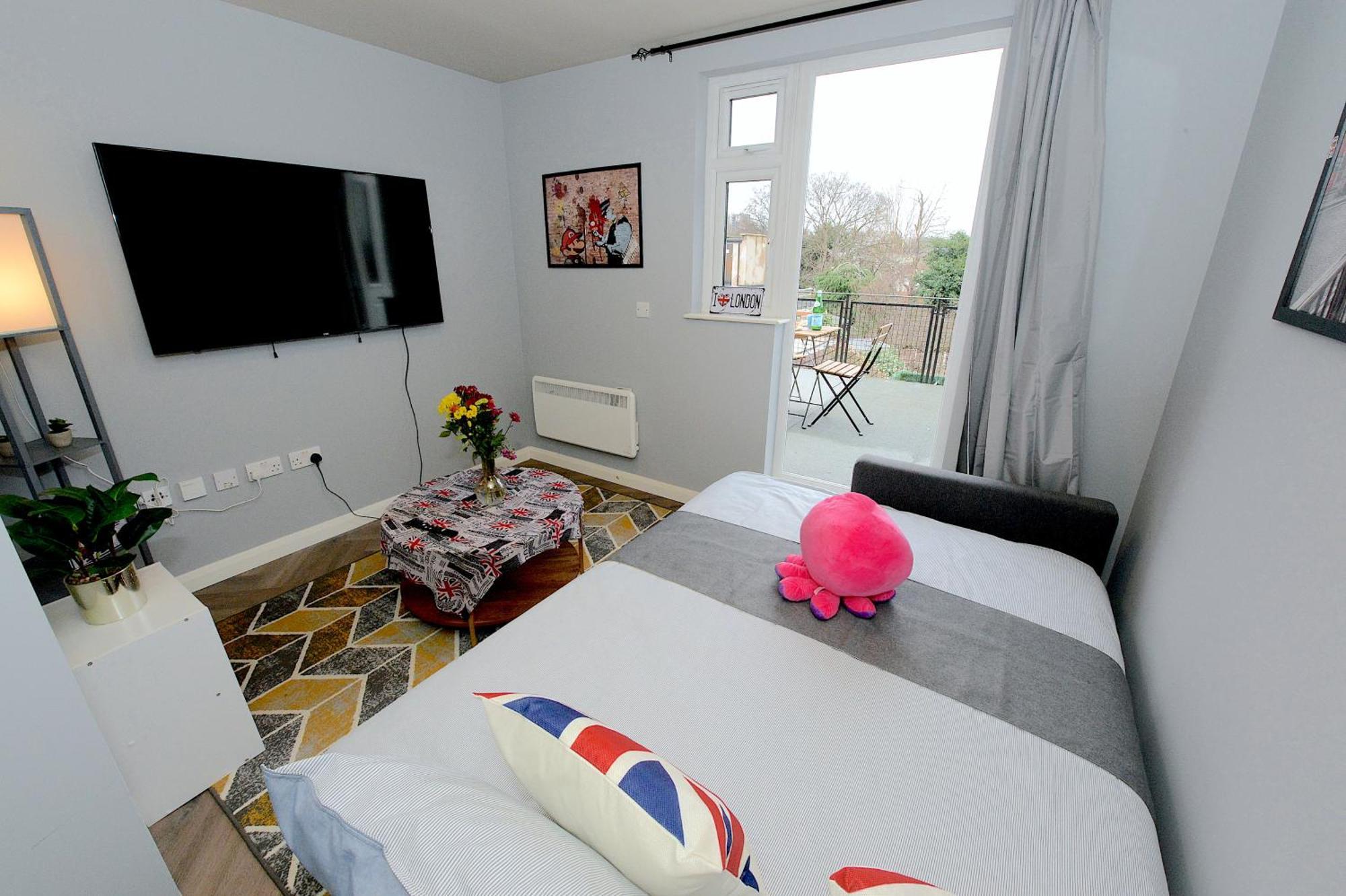 ロンドン2 Bed Terraced Flat Piccadilly Lineアパートメント エクステリア 写真