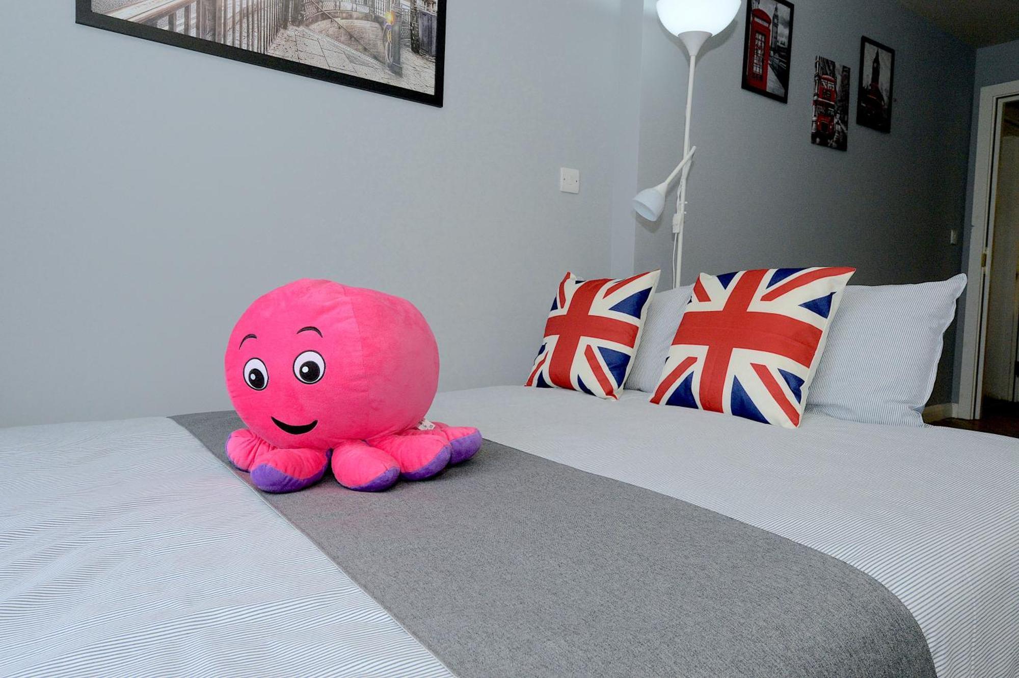 ロンドン2 Bed Terraced Flat Piccadilly Lineアパートメント エクステリア 写真